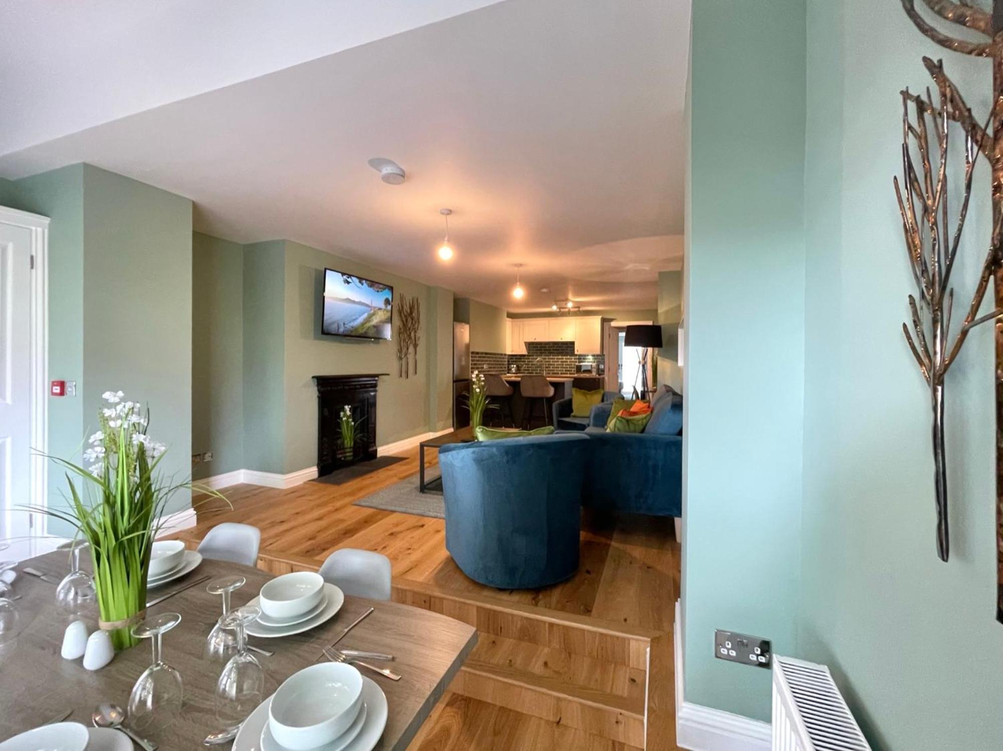 2 Bedroom Apartments Stopoverz บริสตอล ภายนอก รูปภาพ
