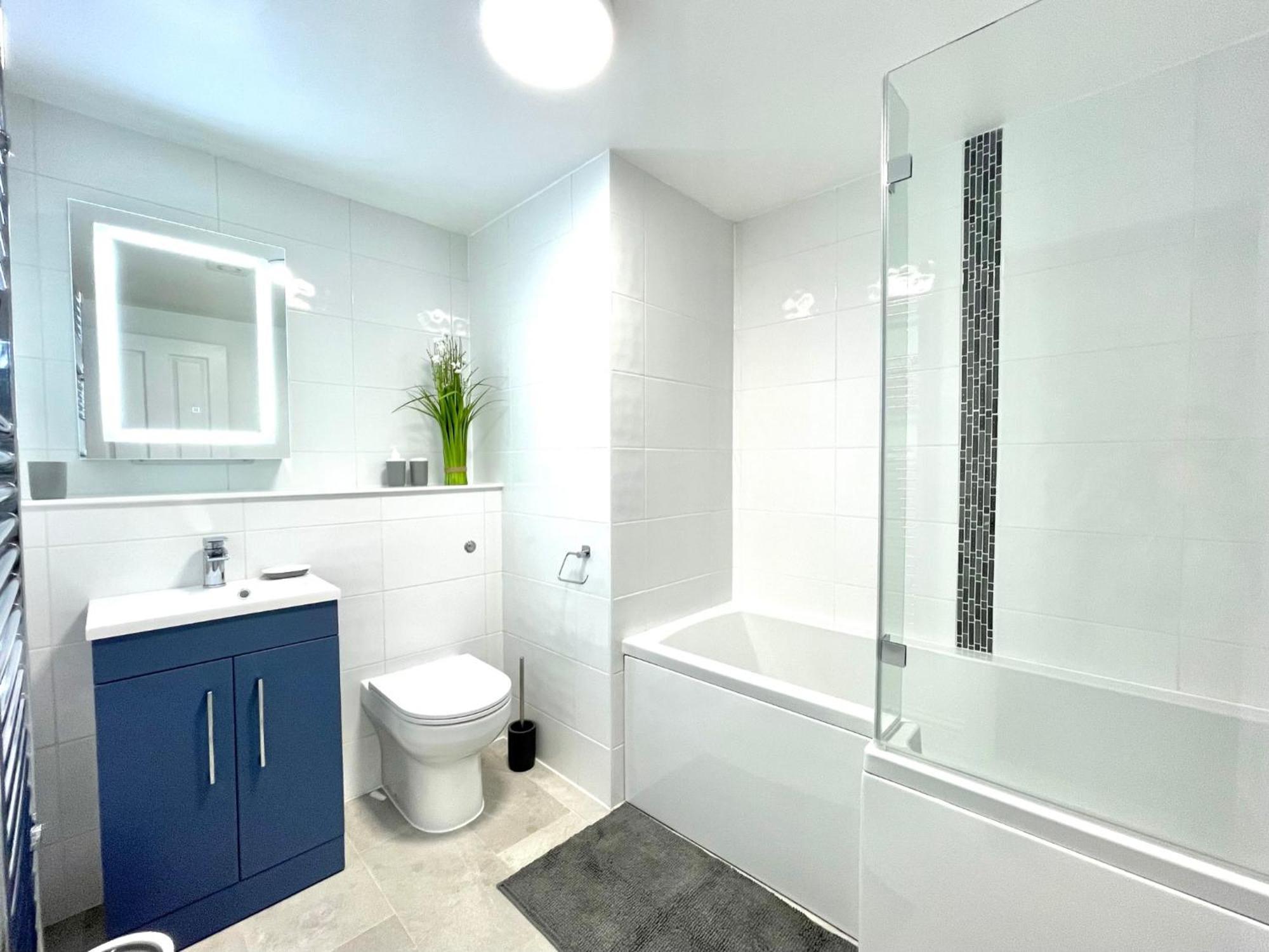 2 Bedroom Apartments Stopoverz บริสตอล ภายนอก รูปภาพ
