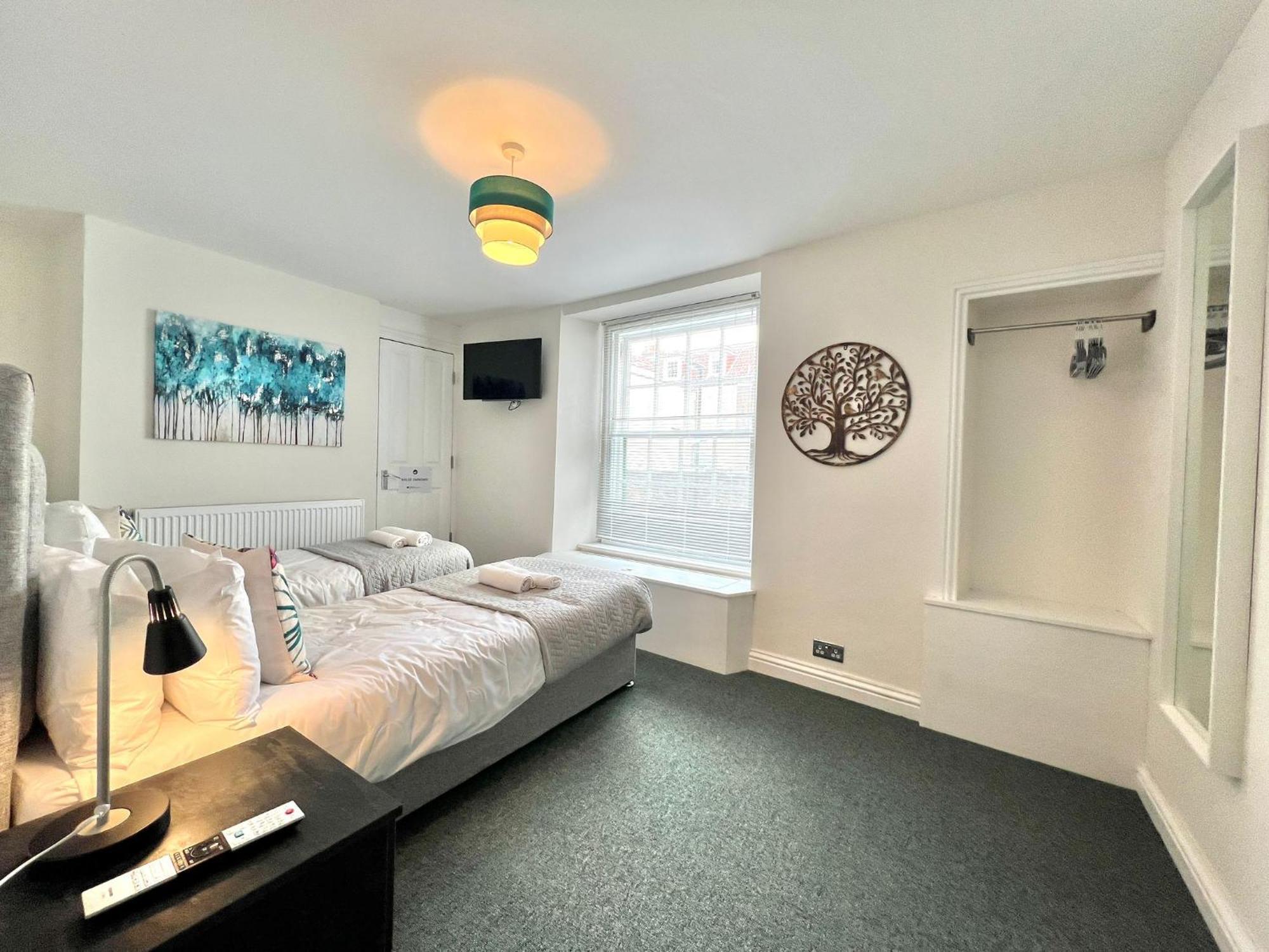 2 Bedroom Apartments Stopoverz บริสตอล ภายนอก รูปภาพ